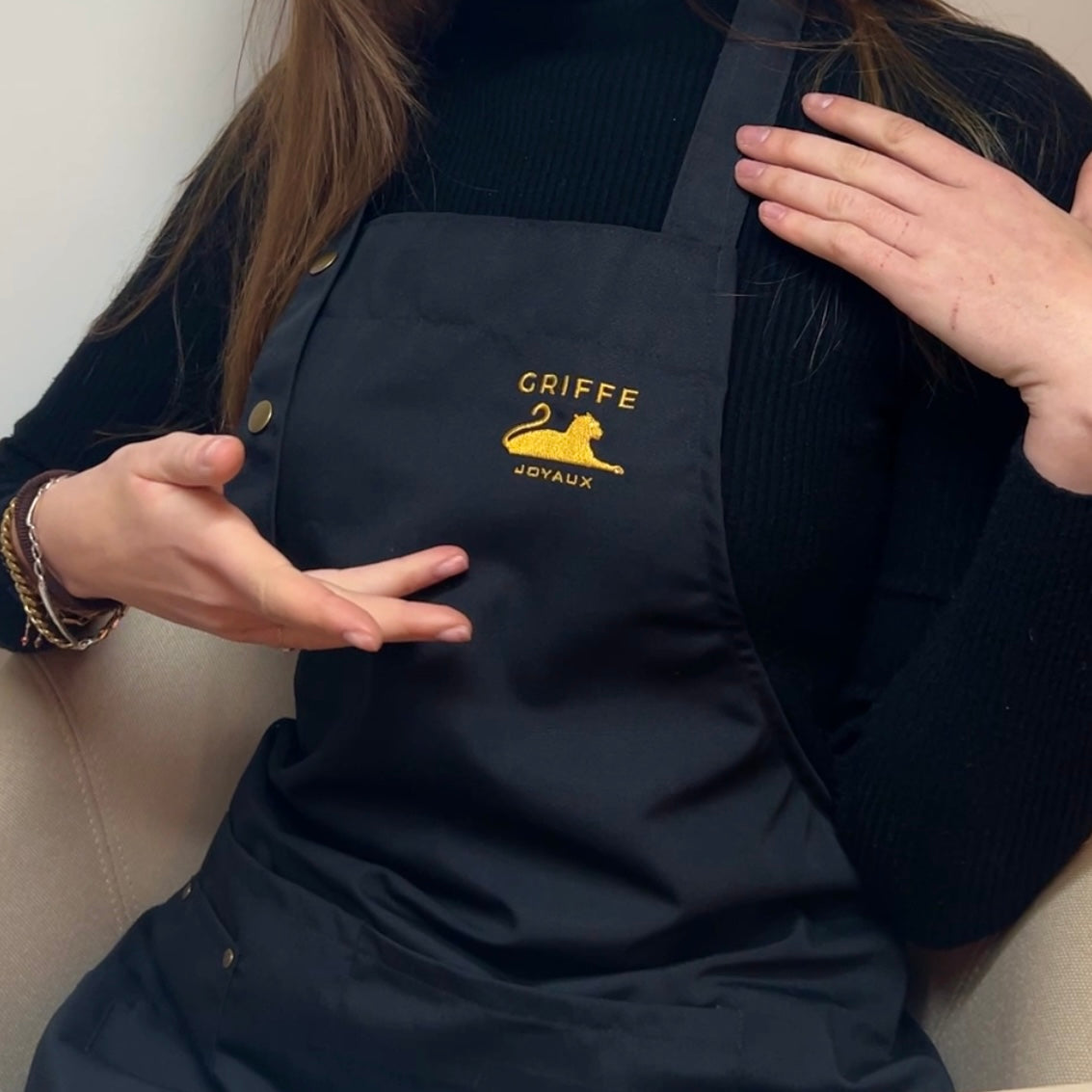 GRIFFE JOYAUX EMBROIDERED APRON