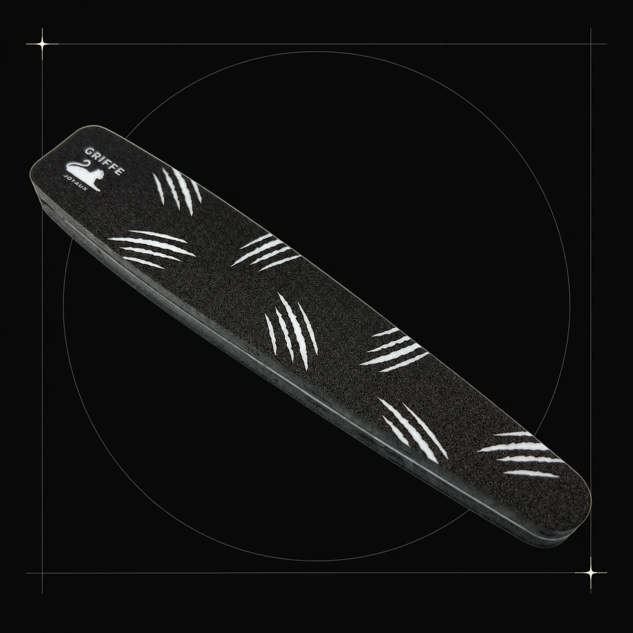 BUFFER SPONGE GRIFFE JOYAUX 220 — composition architecturale noire