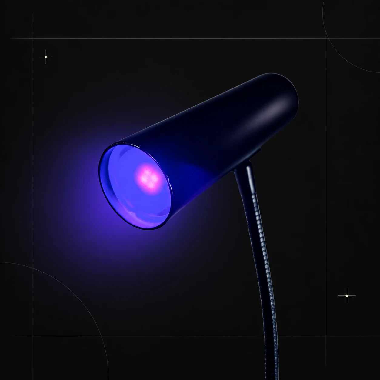 GRIFFE PETITE UV/LED LAMP — composition architecturale noire